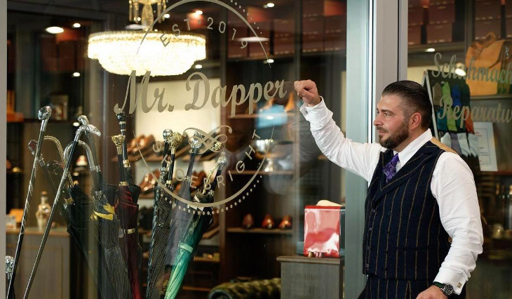 “Mr.Dapper” brendi i këpucëve dhe çantave luksoze i shqiptarit Albert Gjukaj me suksese të reja