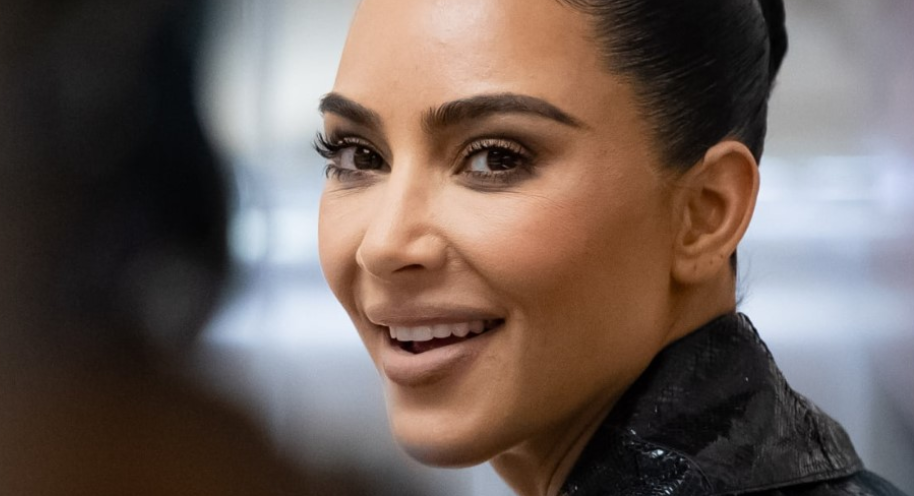 Kim Kardashian zbulon ndërhyrjen e pazakontë në fytyrën e saj!