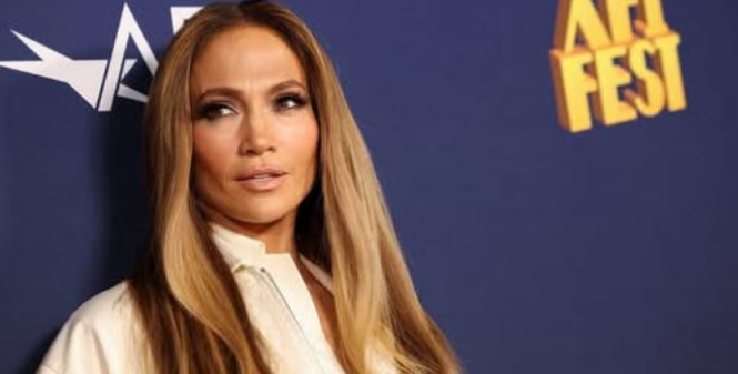 J-Lo harron Ben Affleck-un, shfaqet në krahët e të dashurit të ri