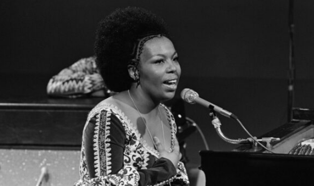 Vdes në moshën 88-vjeçare Roberta Flack këngëtarja e Killing Me Softly