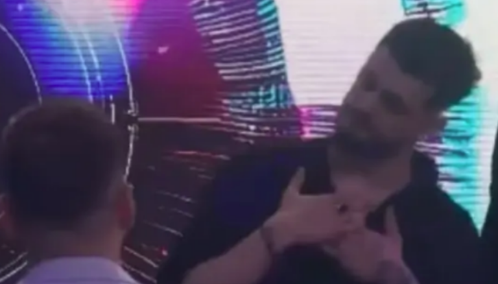 Bëhet viral momenti kur Dj Gimbo e injoron Jozin